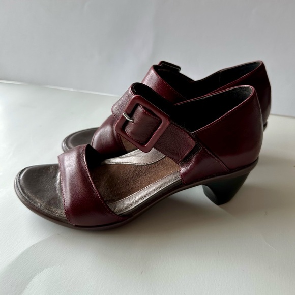 NAOT  Women’s Red Leather Open Toe Shoes Size 6 or 36 - Picture 7 of 7